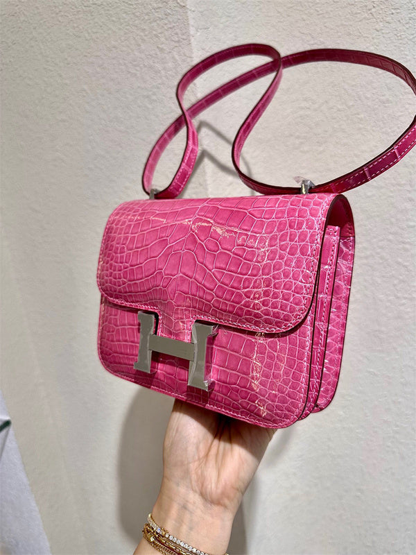  Understated structured bag front view 13