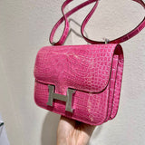  Understated structured bag front view 13