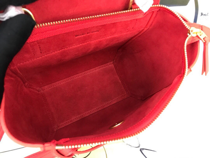 Side profile of modern chic women's handbag – women's everyday handbag
