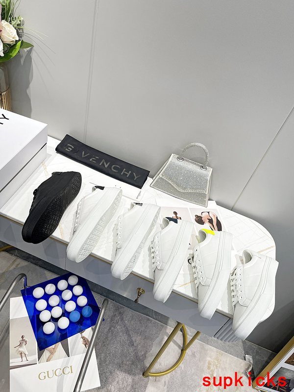 Givenchy shoes Style 095 - logo and branding close-up