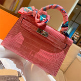  Elegant top-handle bag front view 7