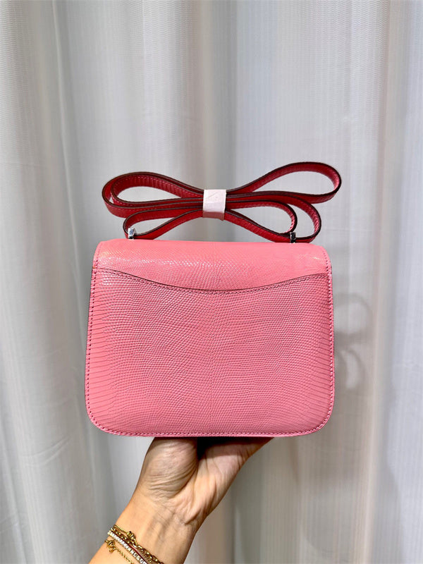  shopper bag interior and compartment view 27