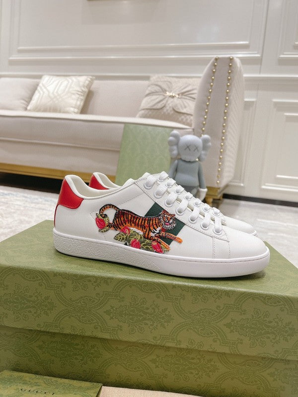 Gucci clean off-white luxury sneakers view 9 padded collar comfort