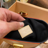  Versatile tote bag carried on shoulder 10