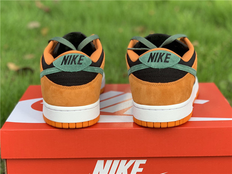 Nike Men's & Women's Premium Low-Top Trainers — Style 061 interior view