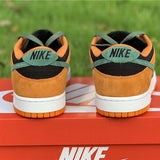 Nike Men's & Women's Premium Low-Top Trainers — Style 061 interior view