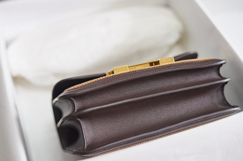 Interior view of effortless premium bag