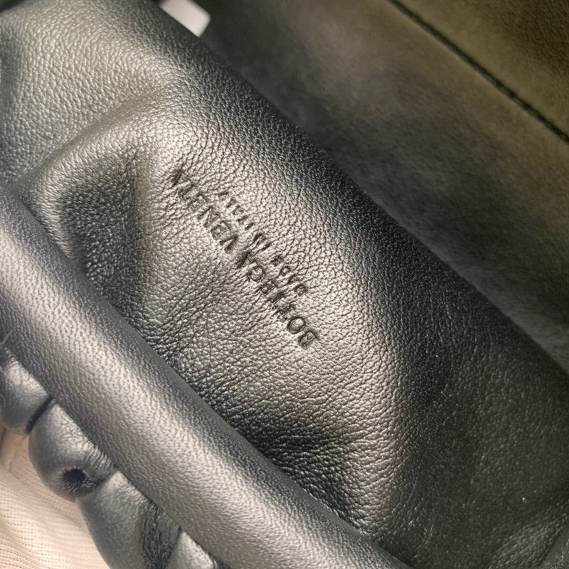 Timeless Vegan Leather Handbag - Chic Everyday Appeal | Women's Luxury Handbag #1742 - hardware and detail close-up (image 5) of designer-inspired handbag