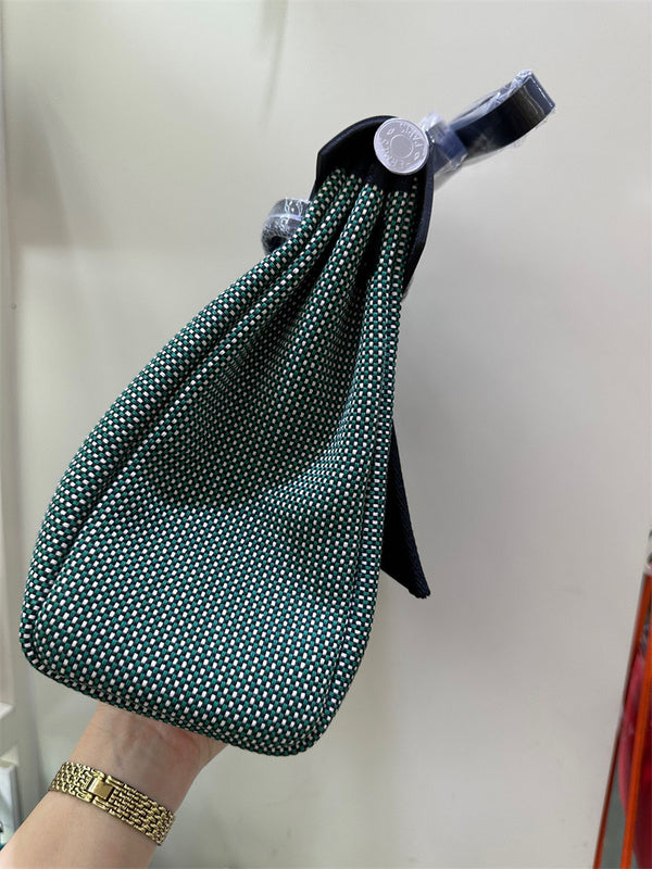  everyday bag interior and compartment view 9