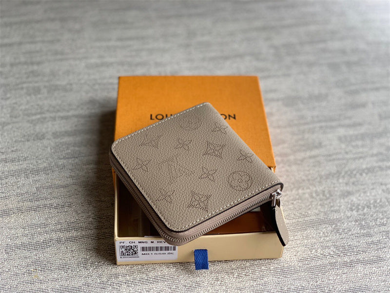  everyday bag interior and compartment view 15
