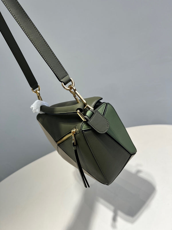 Ziva's Charm handbag – interior view (24cm*16.5cm*10.5cm)