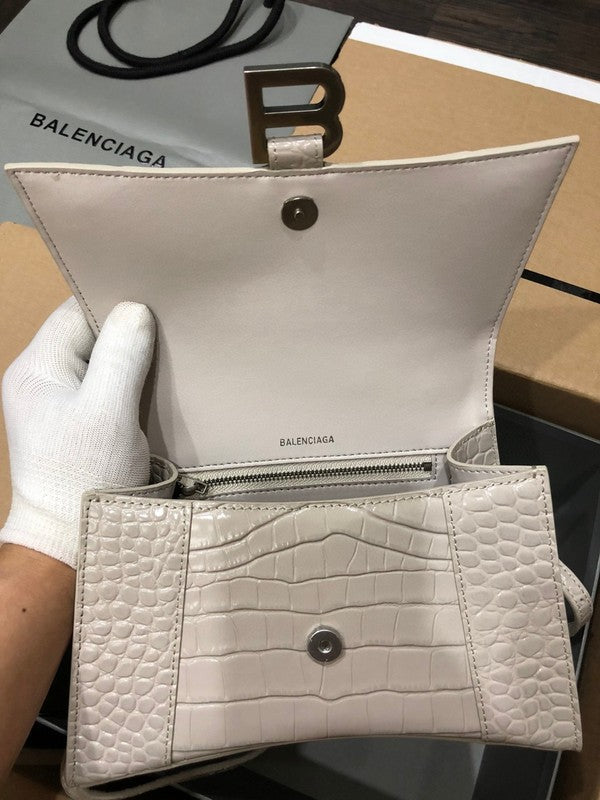 Zivas Charm Streamlined Design Statement Handbag (Refined Practical Design) – Close-Up Detail