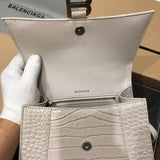 Zivas Charm Streamlined Design Statement Handbag (Refined Practical Design) – Close-Up Detail