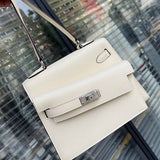  tote bag close-up of hardware and finish 11