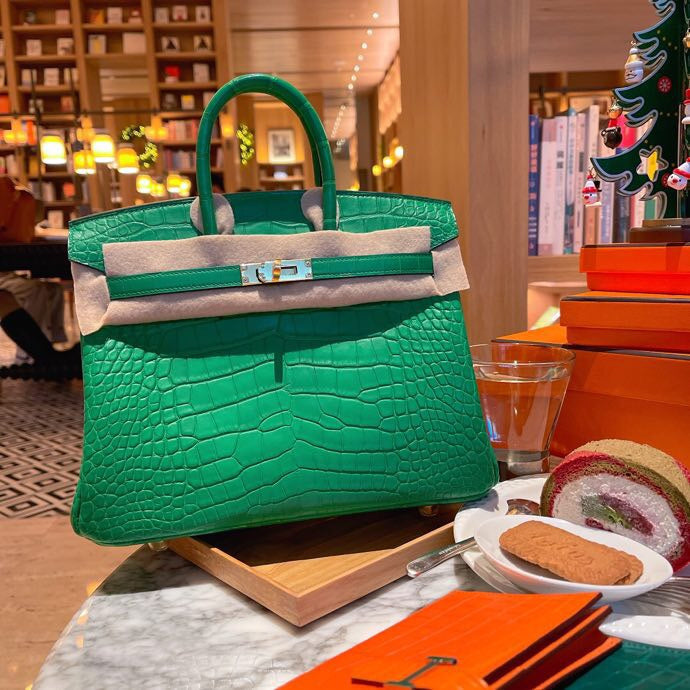 Interior view of structured premium bag