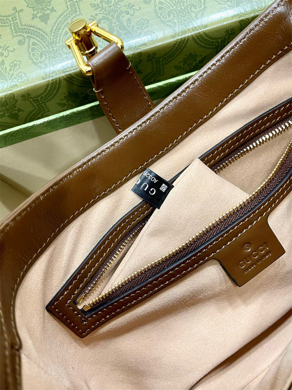 Handle and strap detail of sleek signature women's handbag – women's premium purse