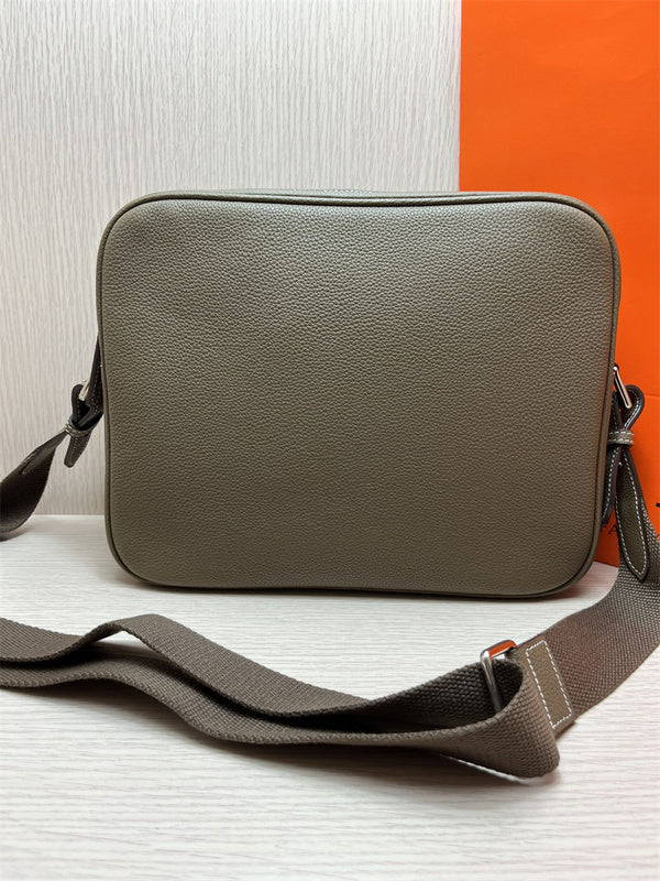  Clean-Lined structured bag front view 31