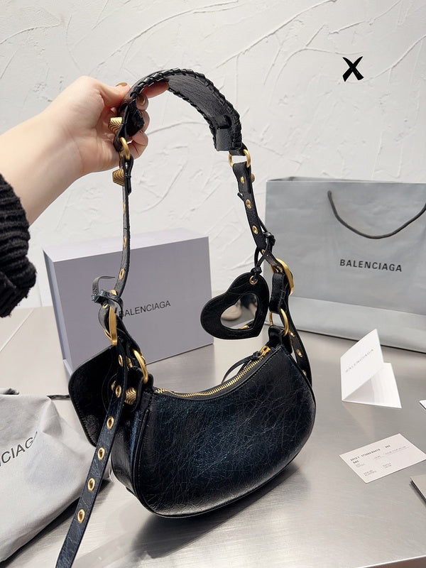 Ziva's Charm handbag – interior view (one versatile size)