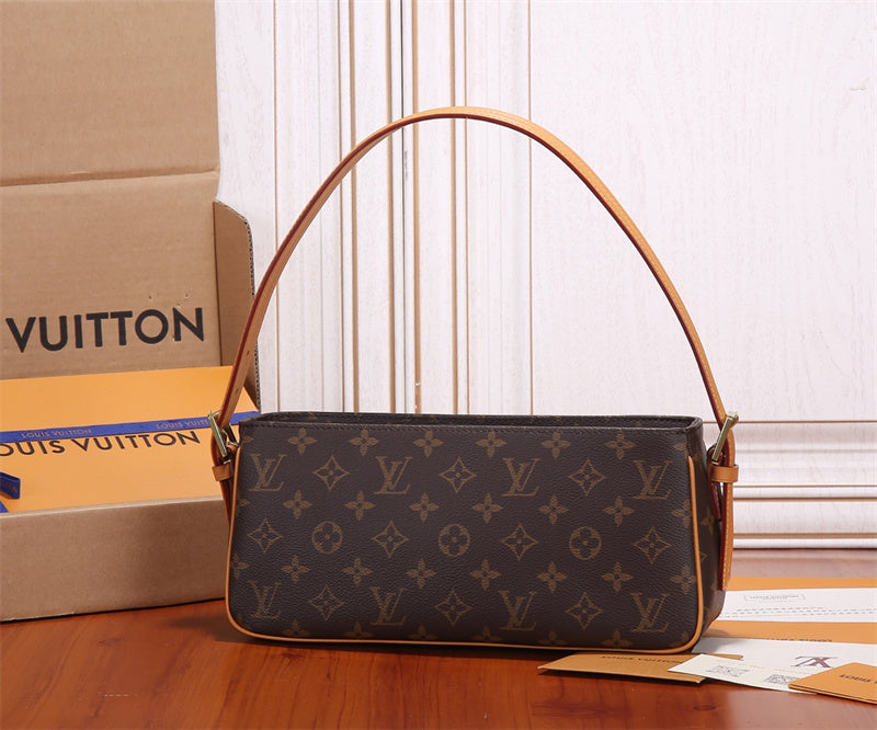  Essential structured bag carried on shoulder