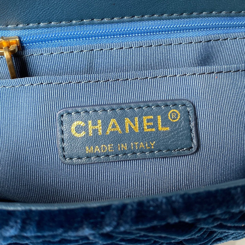  women's handbag, mid design, view 2
