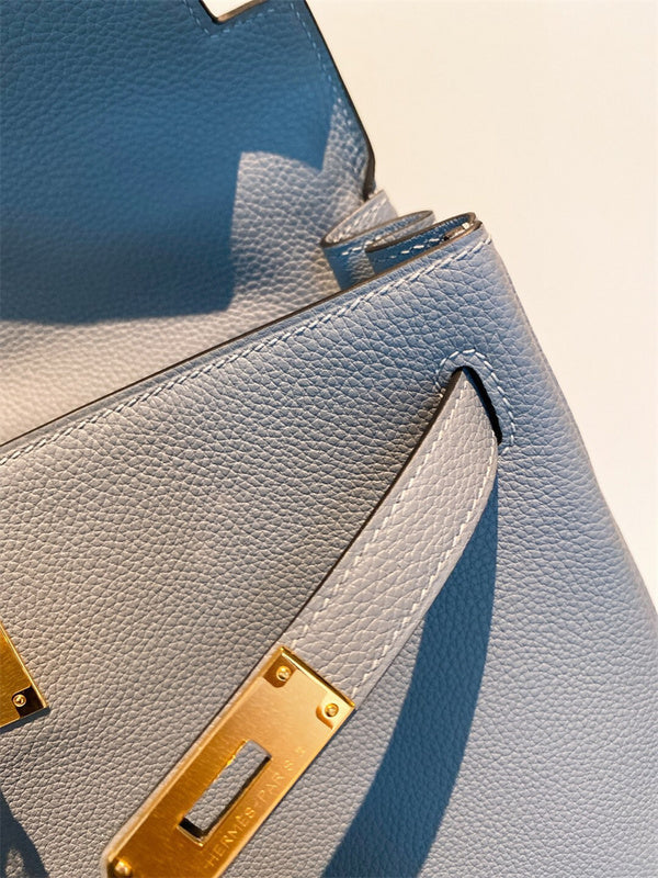  structured bag close-up of hardware and finish