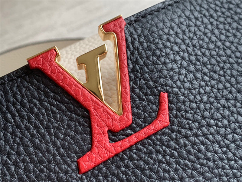  structured bag interior and compartment view 15