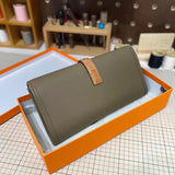 Side view of fluid structured handbag