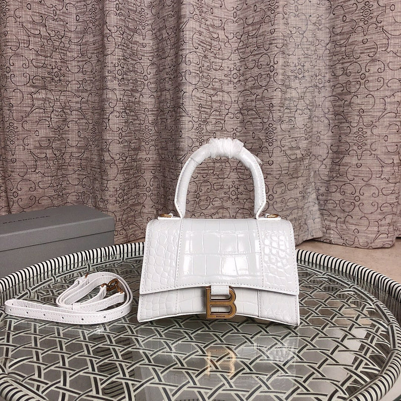 Close-up detail of structured signature women's handbag – women's premium purse