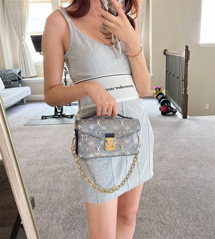 carryall bag interior and compartment view 21