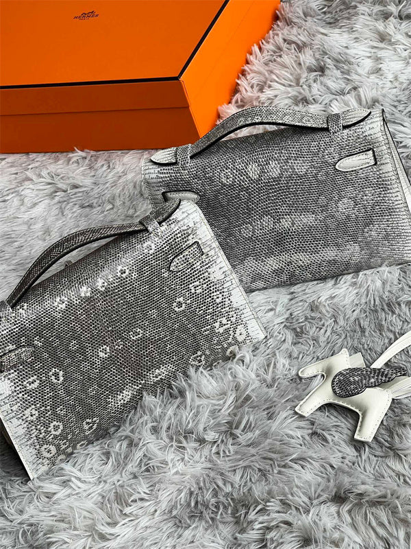  classic carryall bag detail view showing craftsmanship 8