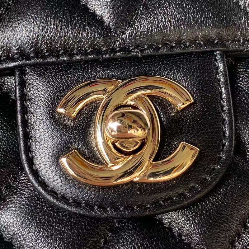 Zivas Charm Versatile Design Luxury Handbag (Contemporary Shape Language) – Close-Up Detail
