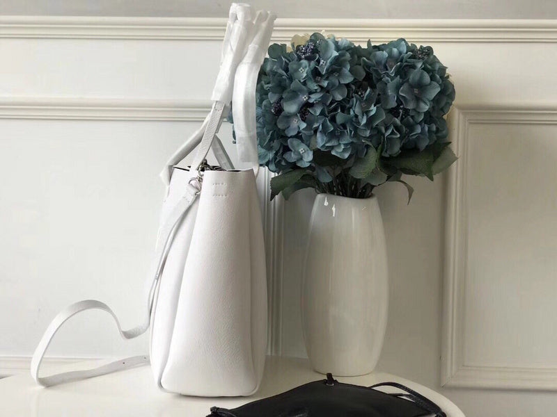 Polished Premium PU Leather Handbag - Versatile Everyday Design | Women's Luxury Handbag #957 - close-up detail shot (image 3) of designer-inspired handbag