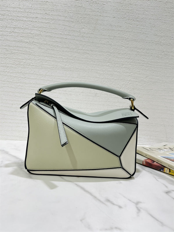 Ziva's Charm handbag – front view (24cm*16cm*10cm)