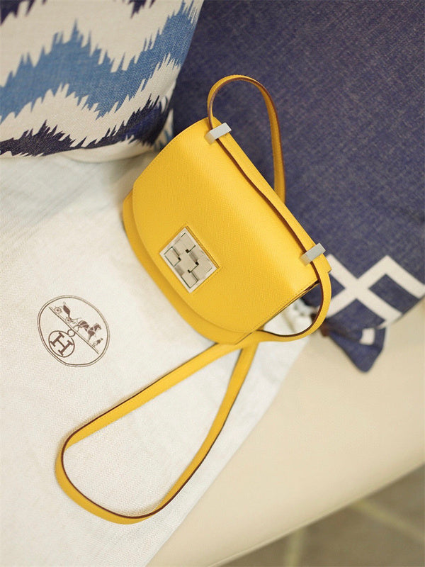  chic shoulder bag styled with outfit