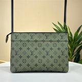  Streamlined handbag carried on shoulder