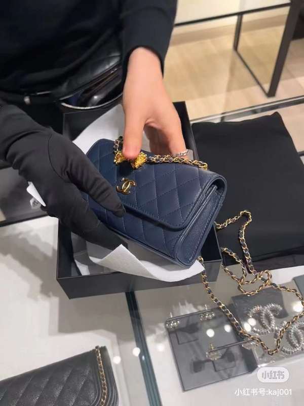 Zivas Charm Refined Everyday Style Luxury Handbag (Considered Detail & Form) – Close-Up Detail