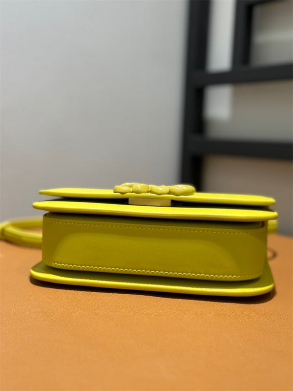 Ziva's Charm handbag – product shot (19cm*6cm*13.5cm)