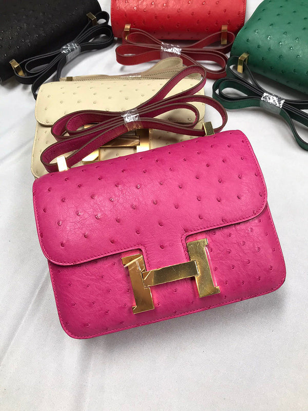 Balanced handbag styled for everyday wear