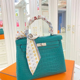 Streamlined bag women's premium everyday handbag