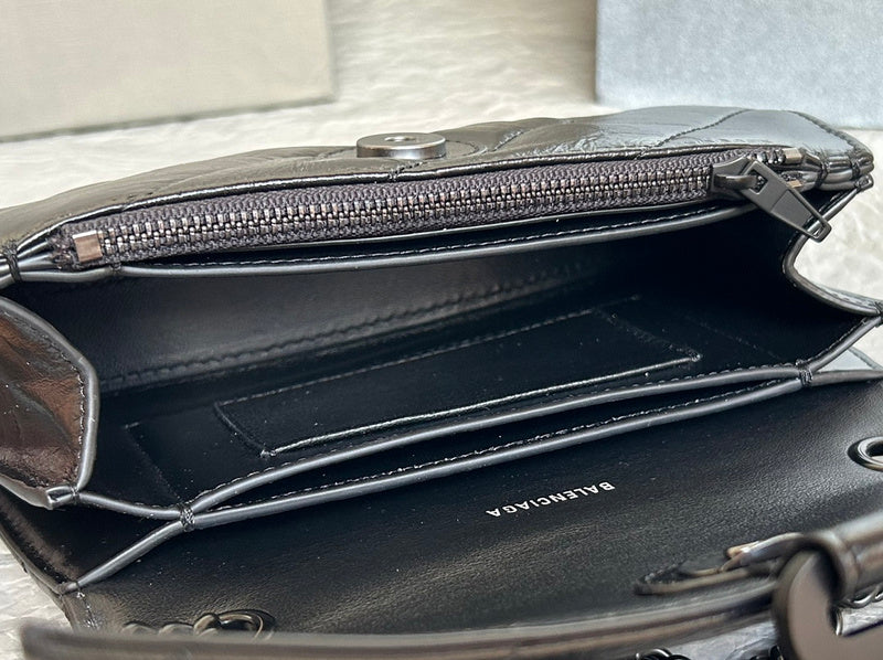 Zivas Charm Refined Structure Statement Handbag (Effortless Style Upgrade) – Close-Up Detail