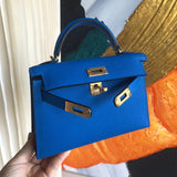  streamlined carryall bag detail view showing craftsmanship