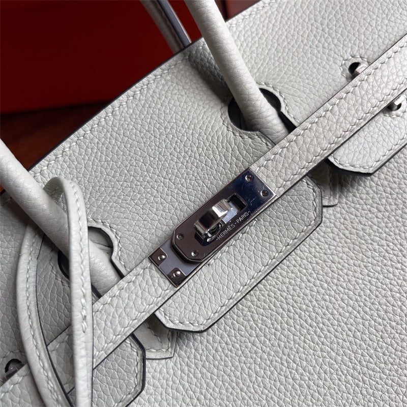  tote bag close-up of hardware and finish 17