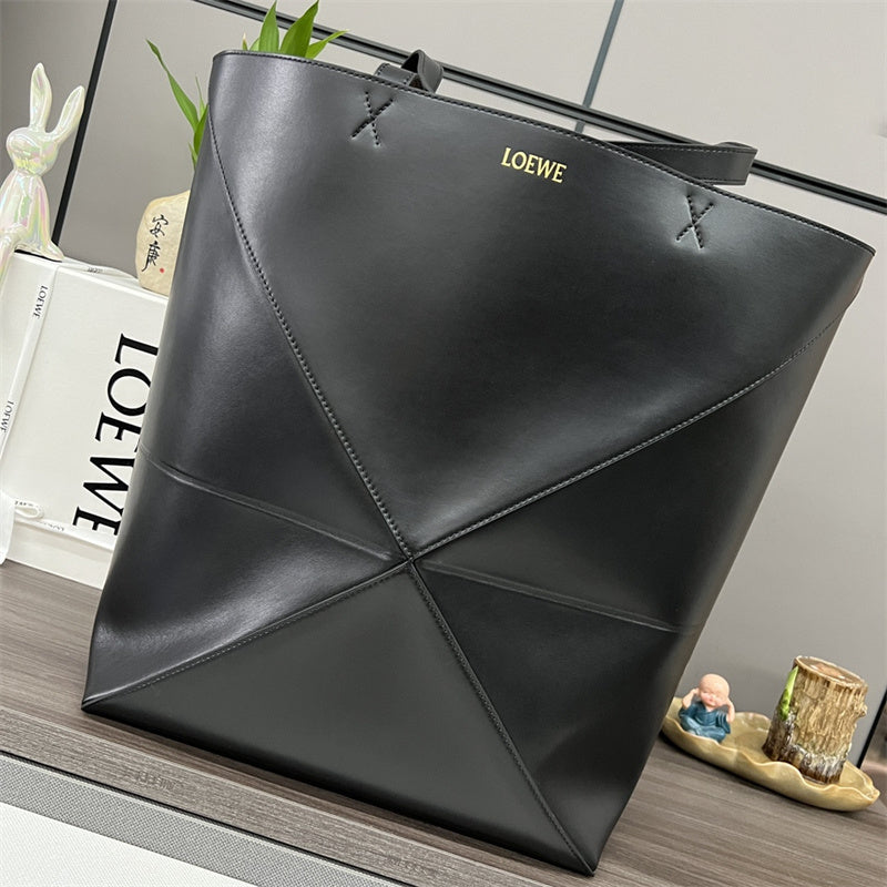 Ziva's Charm handbag – angled view (42cm*18cm*41cm)