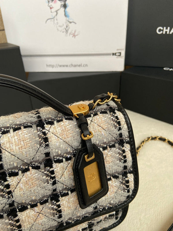 Zivas Charm Contemporary Flair Designer Handbag (Effortless Style Upgrade) – Detail View