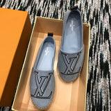 Full silhouette view of Louis Vuitton luxury piece style No.023