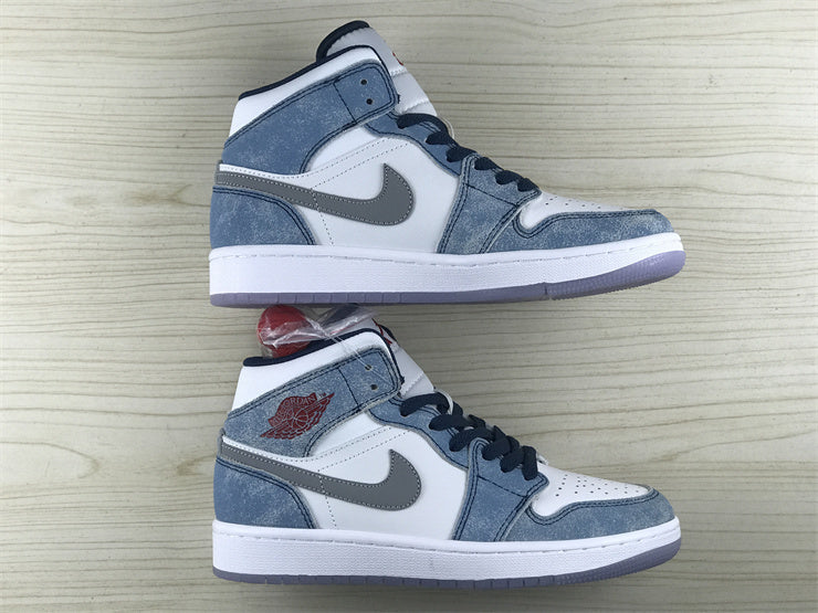 Nike classic monochrome luxury sneakers view 4 retro runner design