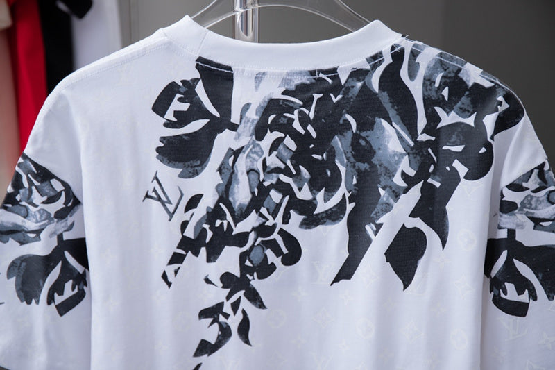 Side profile of Louis Vuitton cotton t-shirt with logo-detail design