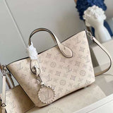 Close-up detail of structured refined women's handbag – women's everyday handbag