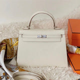  Streamlined everyday bag front view