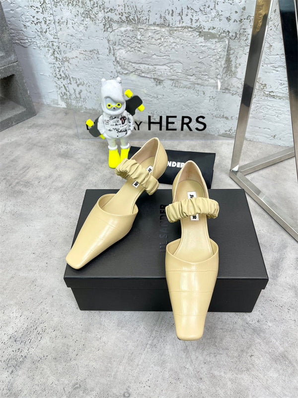 Three-quarter angle view of Saint Laurent luxury piece style No.071